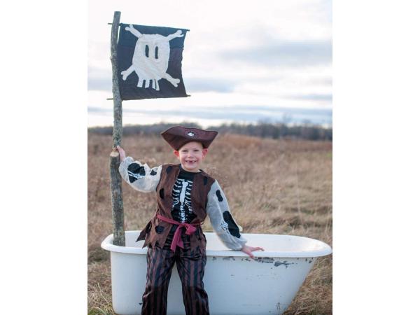 Set pirate (pantalon, t.shirt en veste, chapeau), taille eu 104-116 - ages 4-6 years
