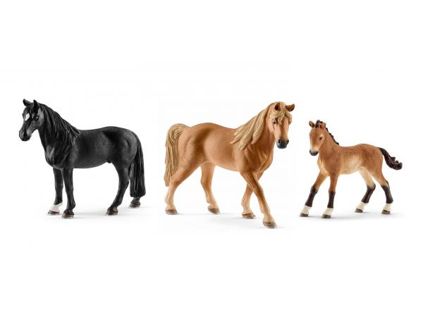 Figurines de chevaux tennessee walker (hongre, jument, poulain)
