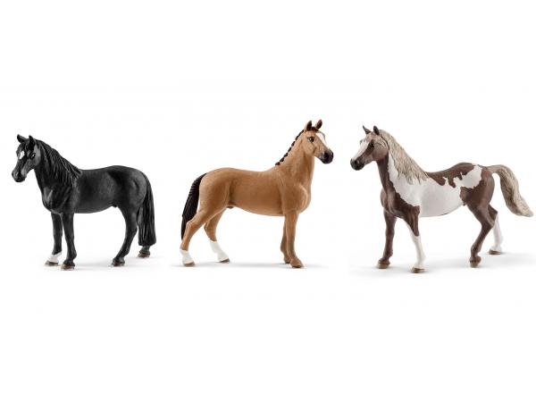 Figurines de chevaux hongre ( tennessee walker, hanovre, paint horse)